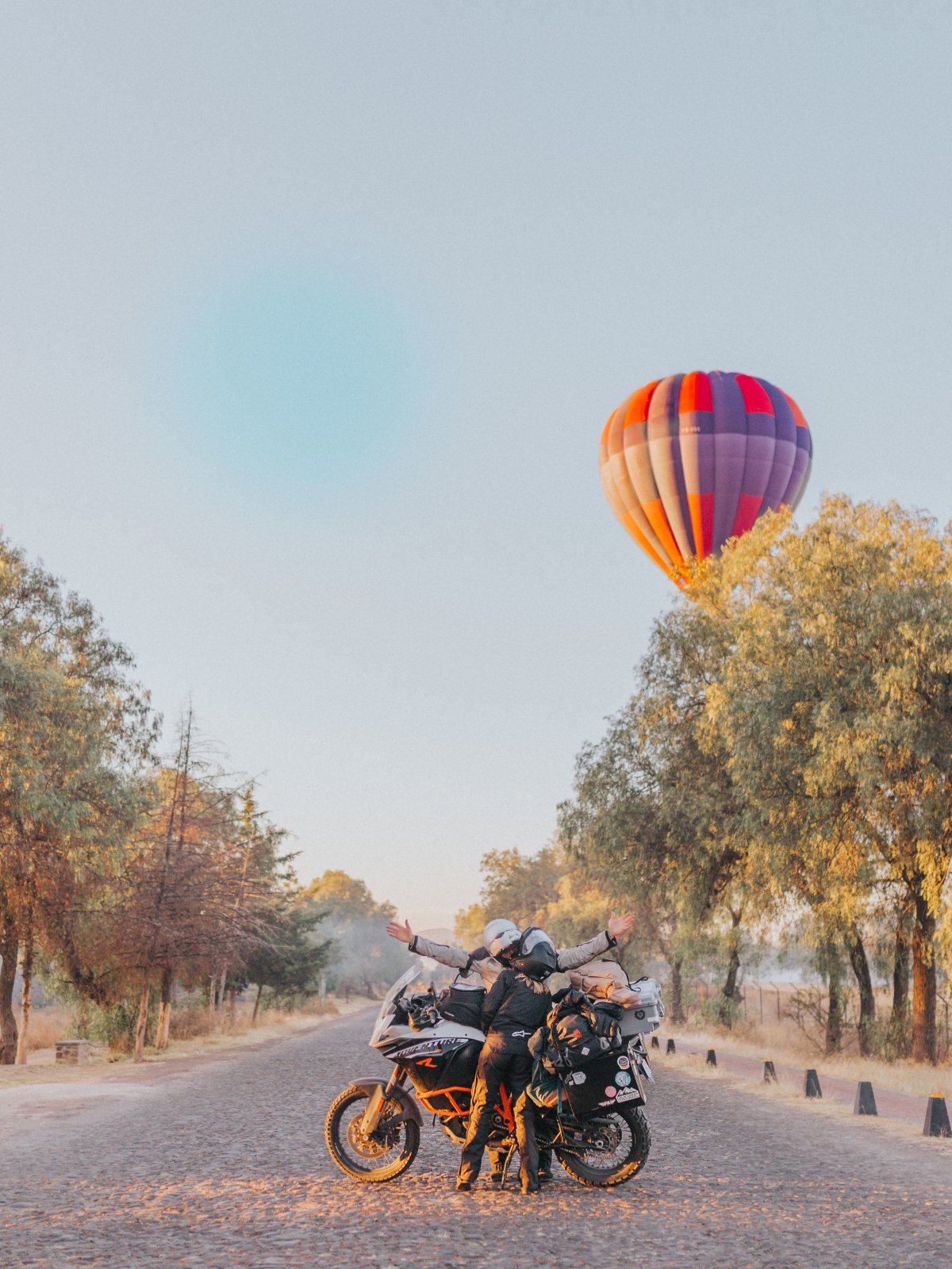  Giant hot air balloons in Teotehuacan! 