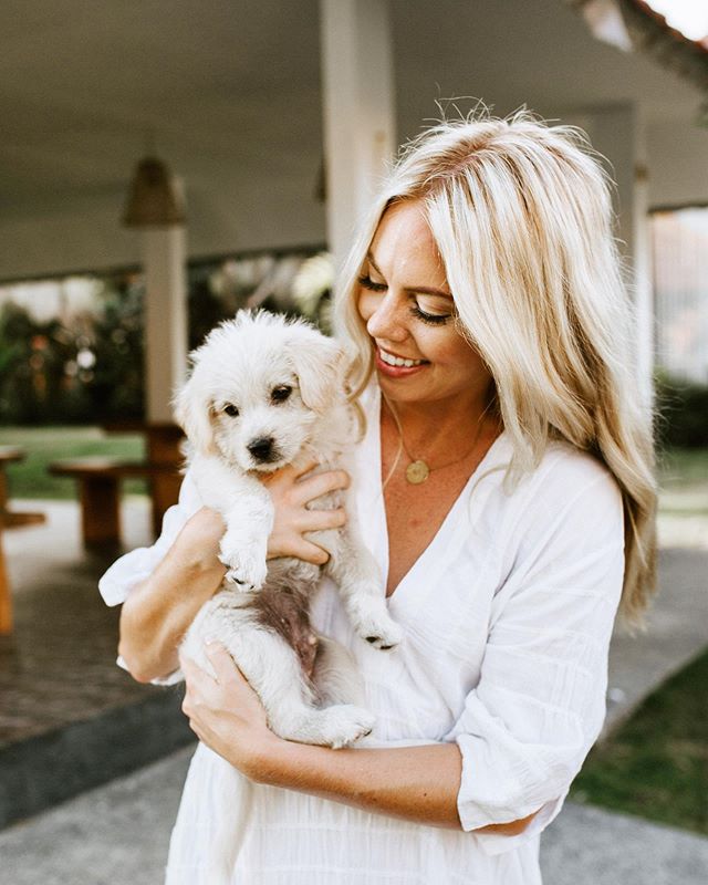 What’s the best time to post on ig? LOL DON’T KNOW DON’T CARE! I’m making a promise to you and myself that sharing photography on Instagram will be promotion-free. No hashtags or well-timed posts. Ok wait—maybe a funny hashtag here and there because, #humor, hashtag it’s fun to hashtag dumb shit. And I will tag appropriately because it’s rude not to give credit, and I’m the hostess with the mostess 💁🏼‍♀️I spent a lot of this year worrying so much about Instagram. About when we posted, what we posted, and how many likes or followers it got. In the last six weeks, I learned that YES, Instagram is the biggest way photographers show their work (potential clients be like: “what’s your ig!?” Not, “what’s your portfolio URL!?”). I considered using my personal ig for my photography, but girl I love a good selfie and regular old iPhone pic, and I’m not willing to give that up. So imma find a nice lil’ balance: imma share my photos here to build dat “portfolio”, and imma resist the temptation to make it anything more than that. Imma imma imma be. I think I need to listen to some black eyed peas now. And cuddle one of these puppies. OH BUT ALSO PLEASE GO FOLLOW @katiethegreen BECAUSE SHE IS SHARING A REALLY INCREDIBLE STORY AND BUILDING A BRAND AND I AM A LUCKY HUMAN FOR GETTING TO PHOTOGRAPH HER. K bye!